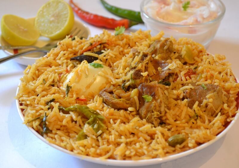 Cơm Biryani Ấn Độ với trứng, thịt và gia vị đậm đà