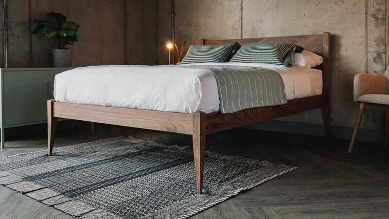 Giường gỗ công nghiệp thiết kế chân cao, hiện đại và tiện dụng