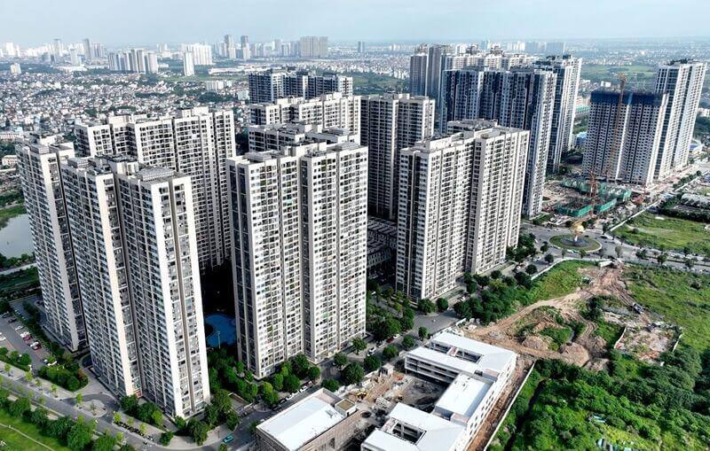 Toàn cảnh khu nhà chung cư cao tầng hiện đại tại thành phố, với nhiều tòa tháp và không gian xanh