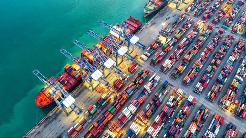 Hoạt động logistics và cảng biển nhộn nhịp thể hiện sự năng động của nền kinh tế thị trường