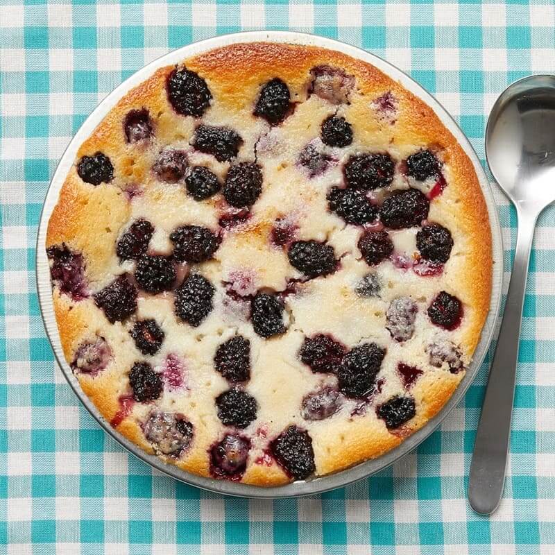 Bánh cobbler táo với lớp vỏ mềm mại và nhân táo ngọt ngào, khác biệt so với bánh pie